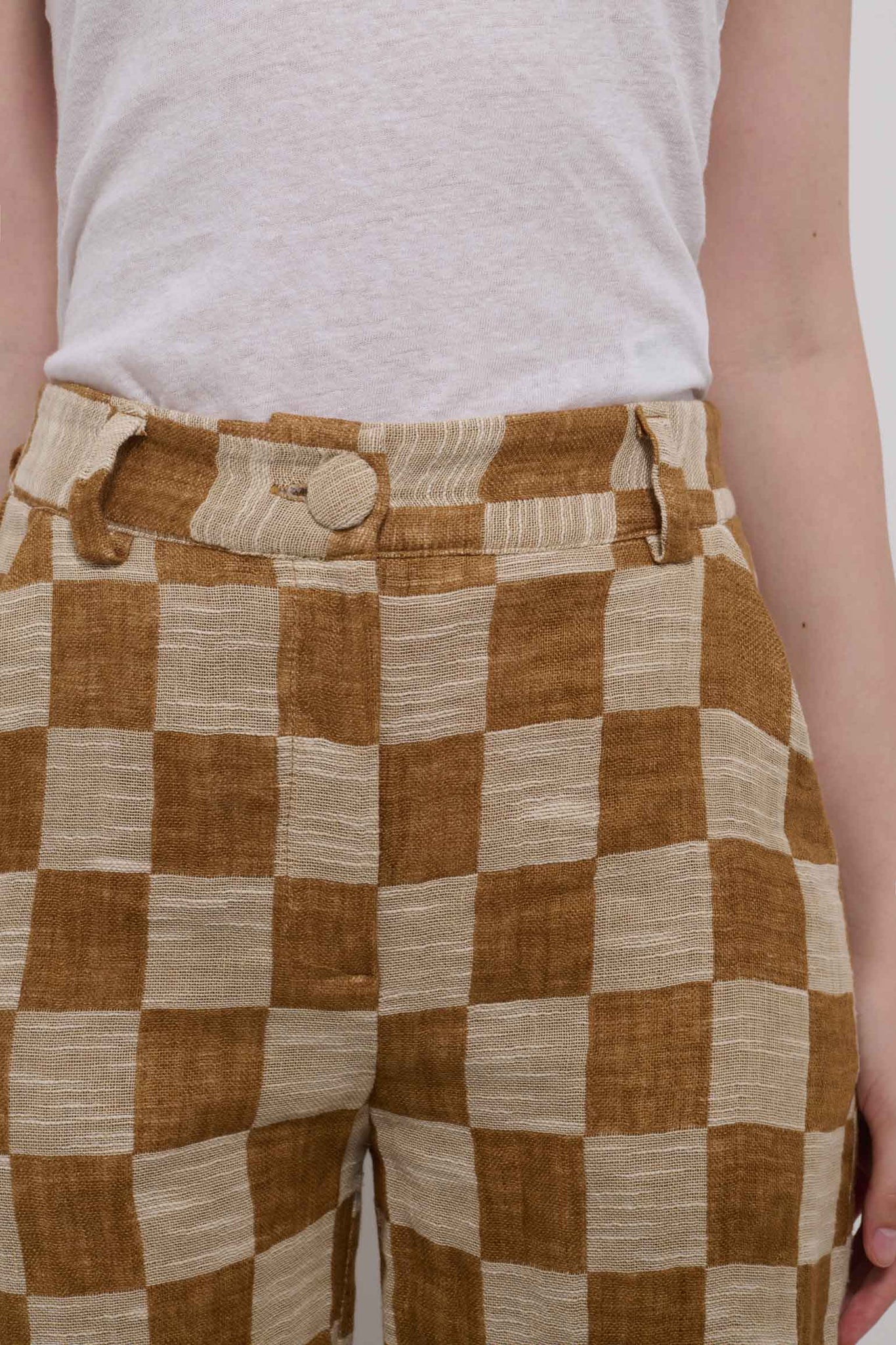 PANTALÓN VIENTO CUADRO AVELLANA