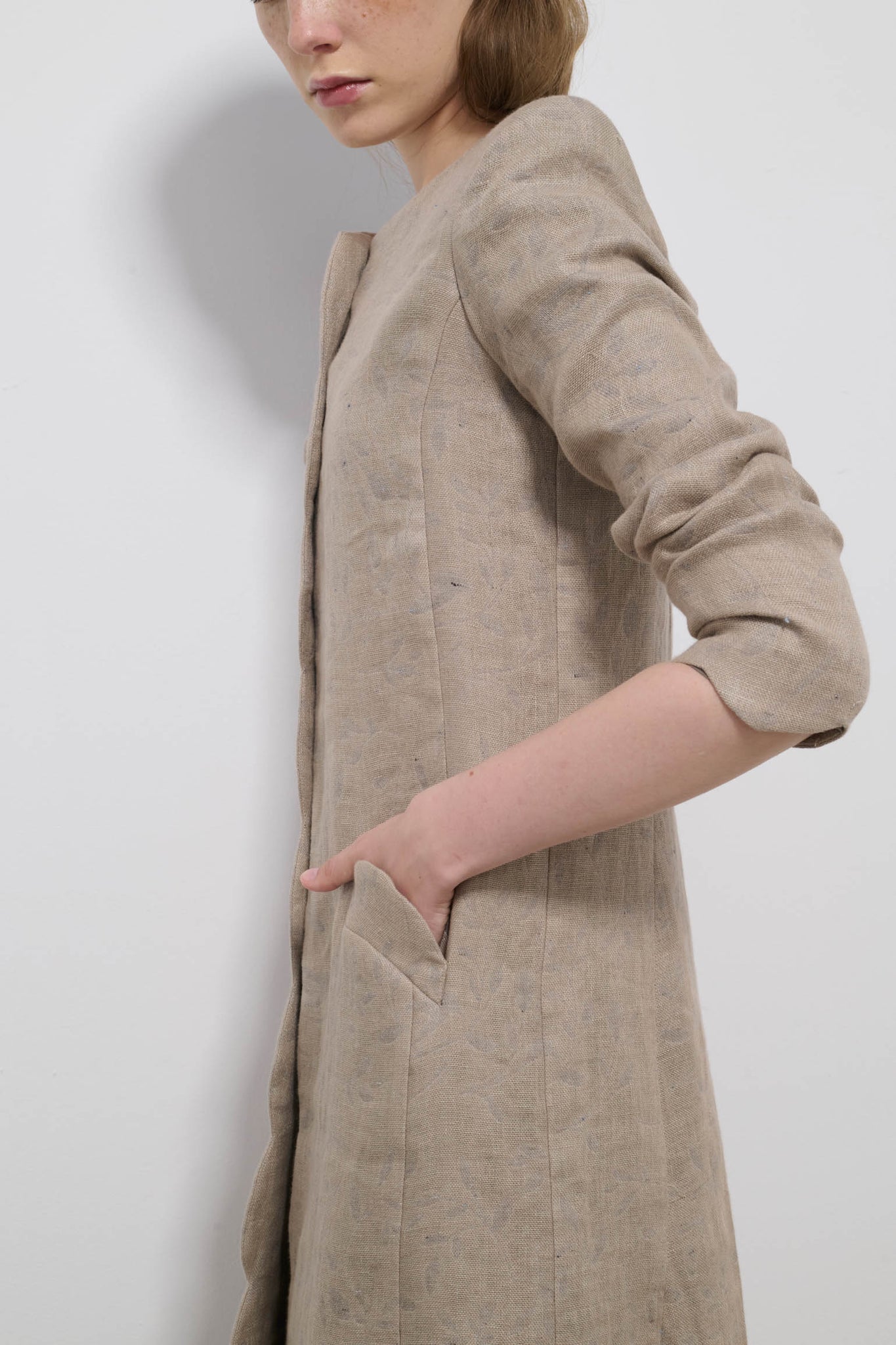 CASACA RUGE PÁJAROS GRISES