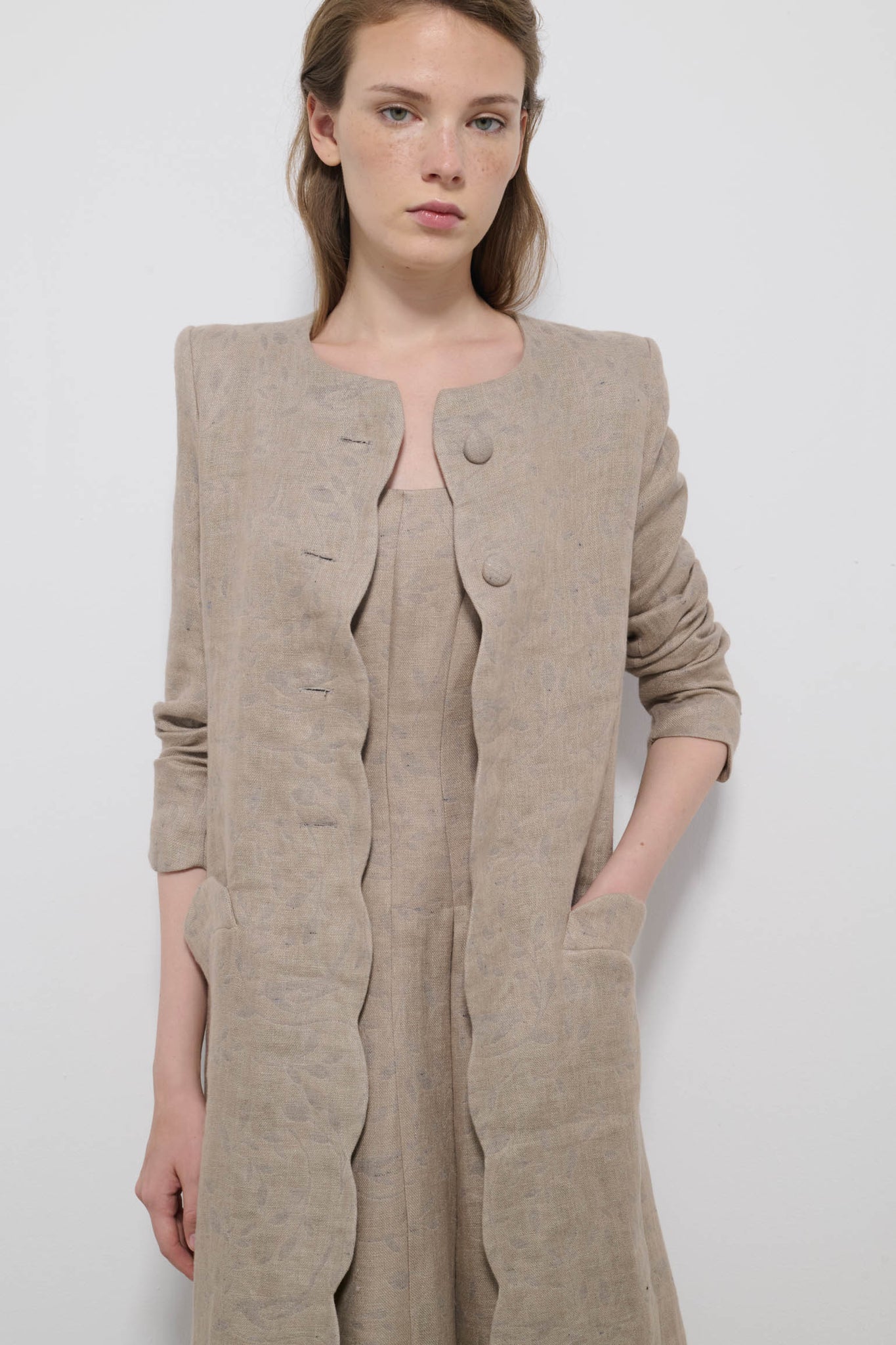 CASACA RUGE PÁJAROS GRISES