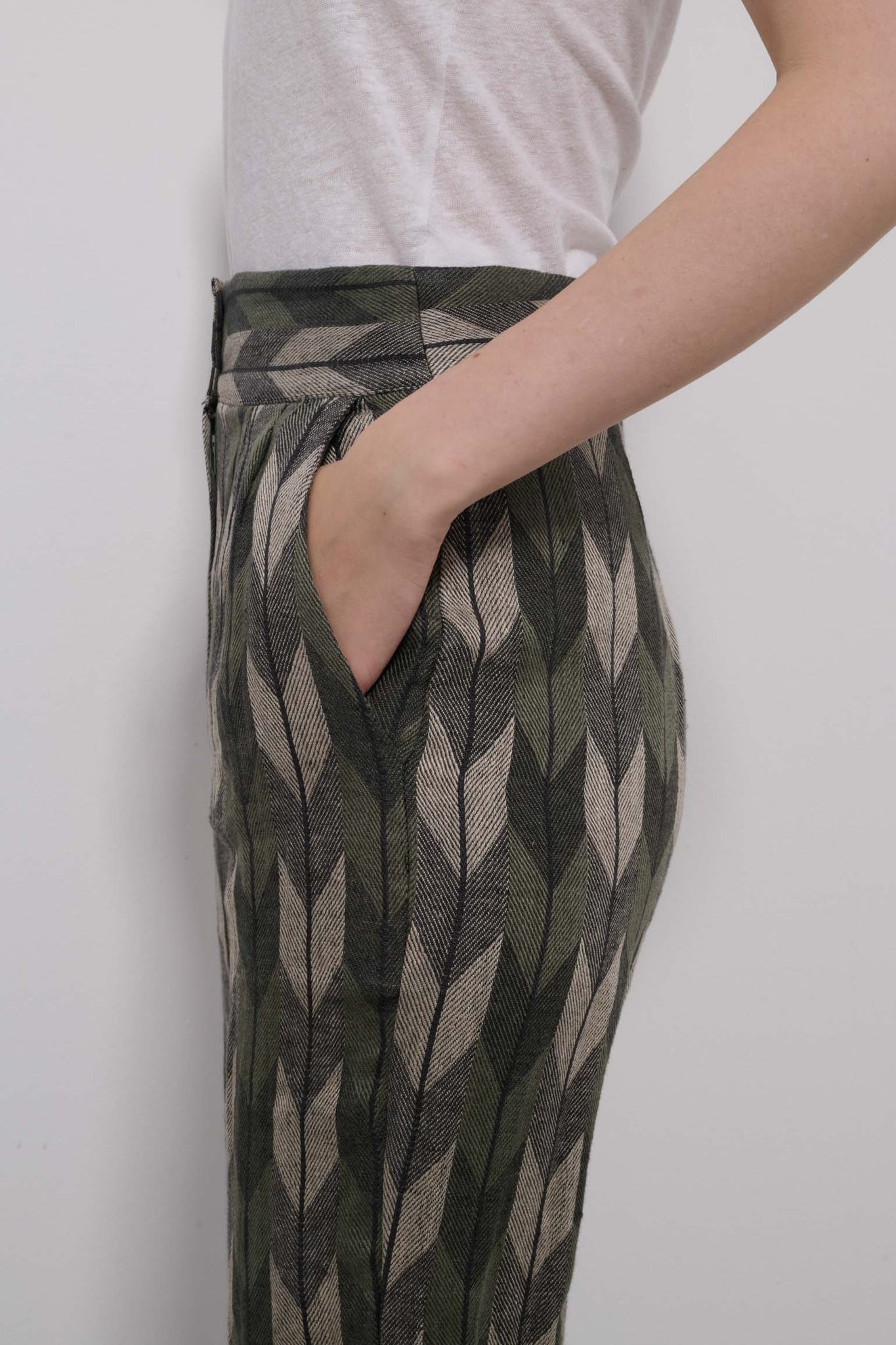 PANTALÓN RAYO FLECHAS VERDES