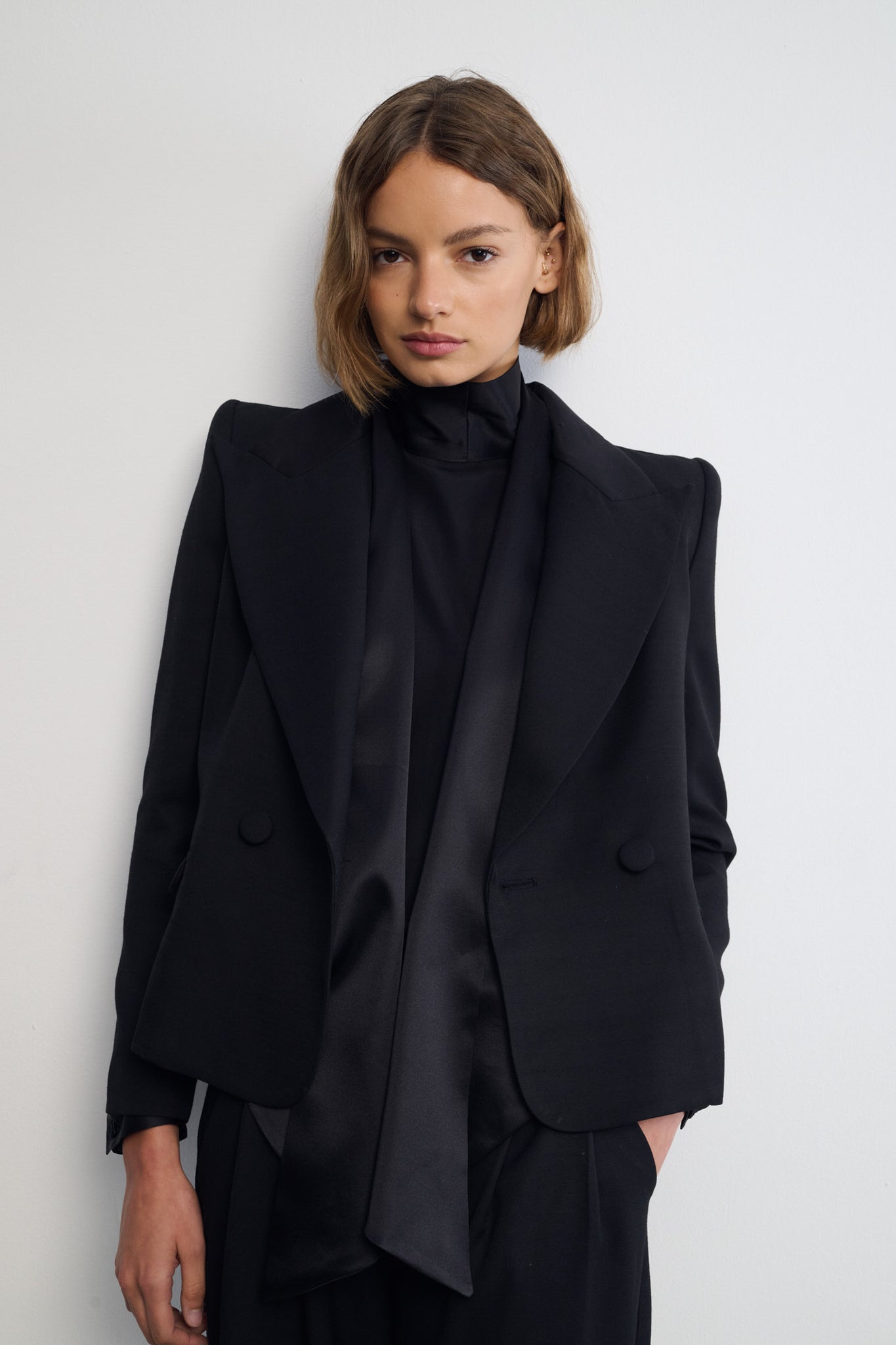 CHAQUETA MENERBES CREPE NEGRO