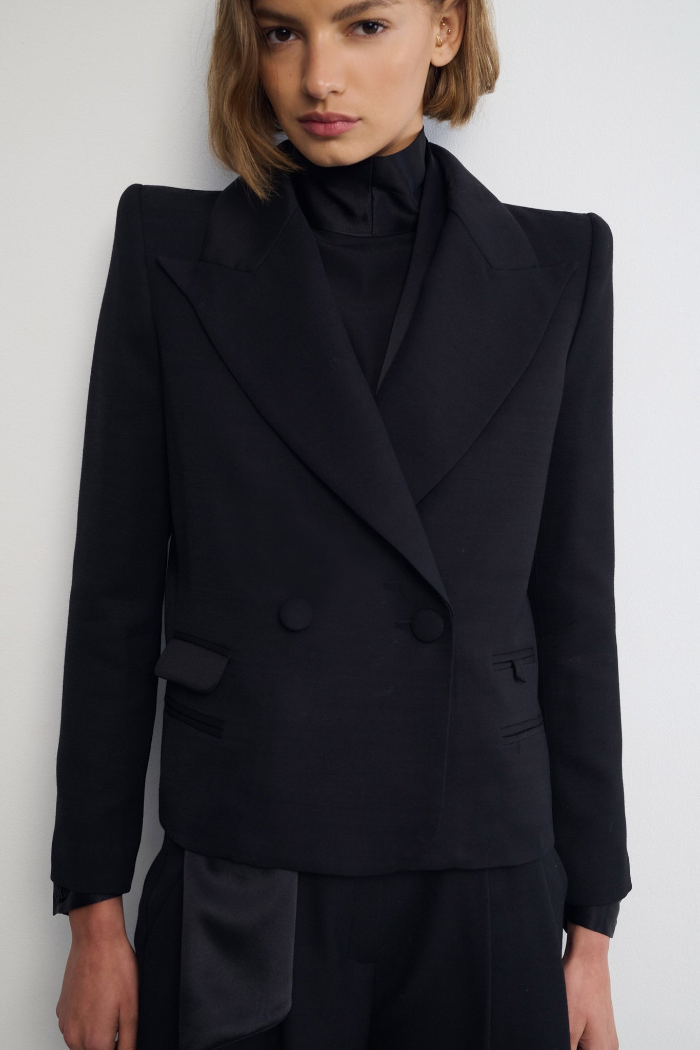 CHAQUETA MENERBES CREPE NEGRO
