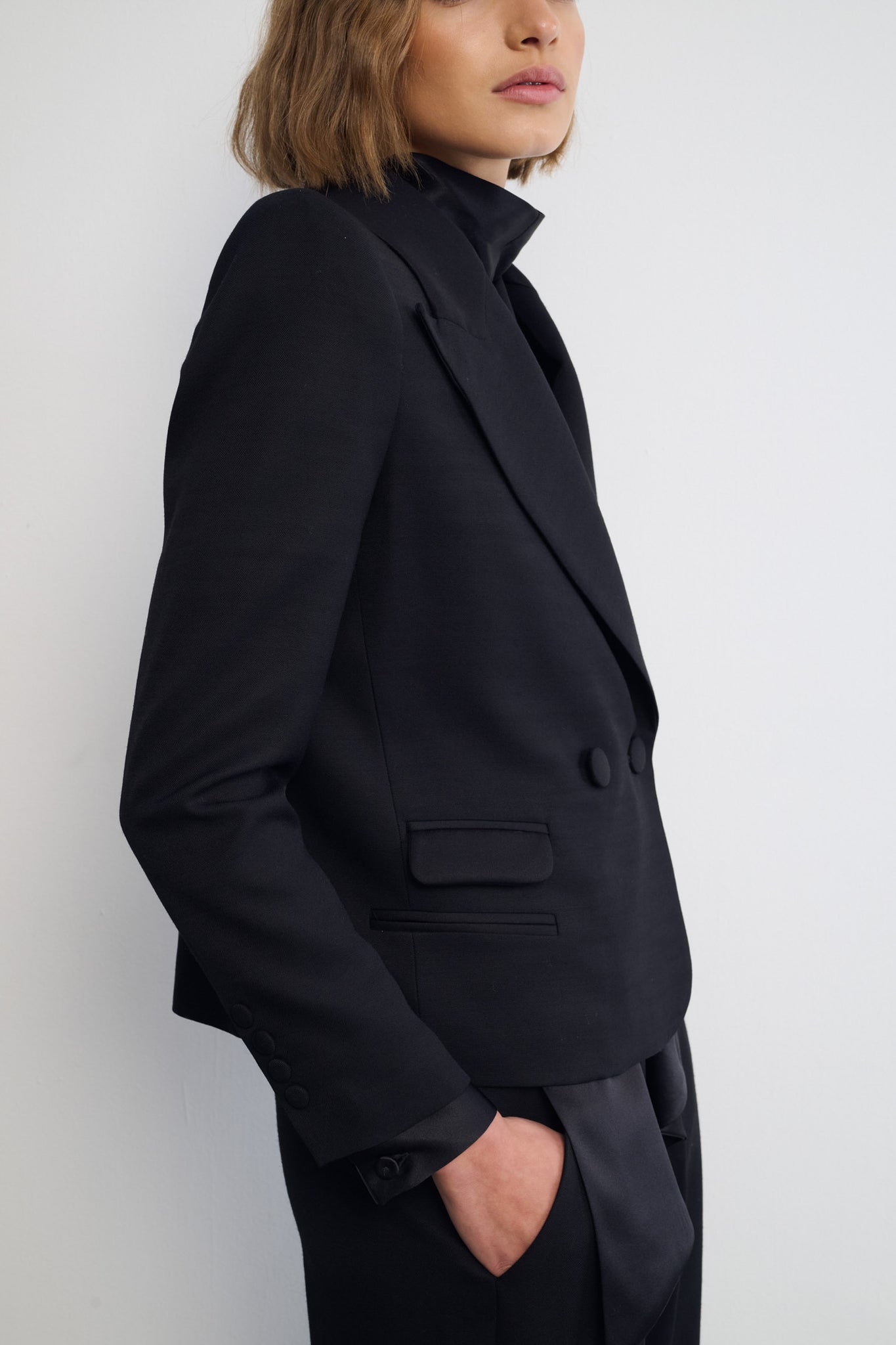 CHAQUETA MENERBES CREPE NEGRO