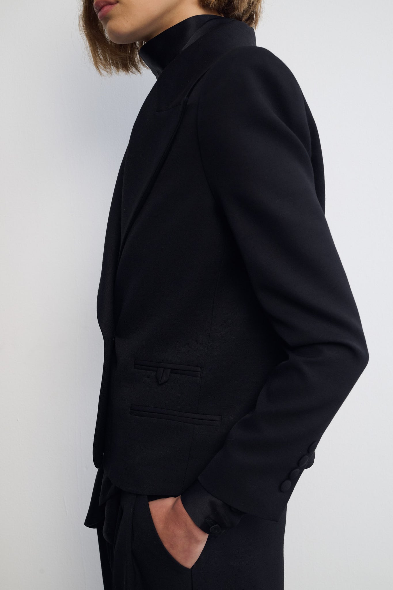 CHAQUETA MENERBES CREPE NEGRO