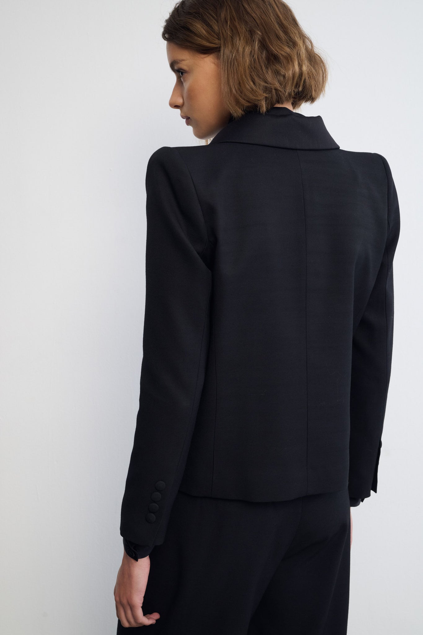 CHAQUETA MENERBES CREPE NEGRO